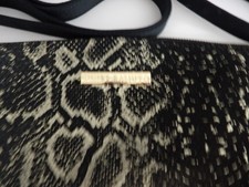 Pochette Vince Camuto En Cuir Effet Serpent – Noir/beige, Occasion, Style Clutch