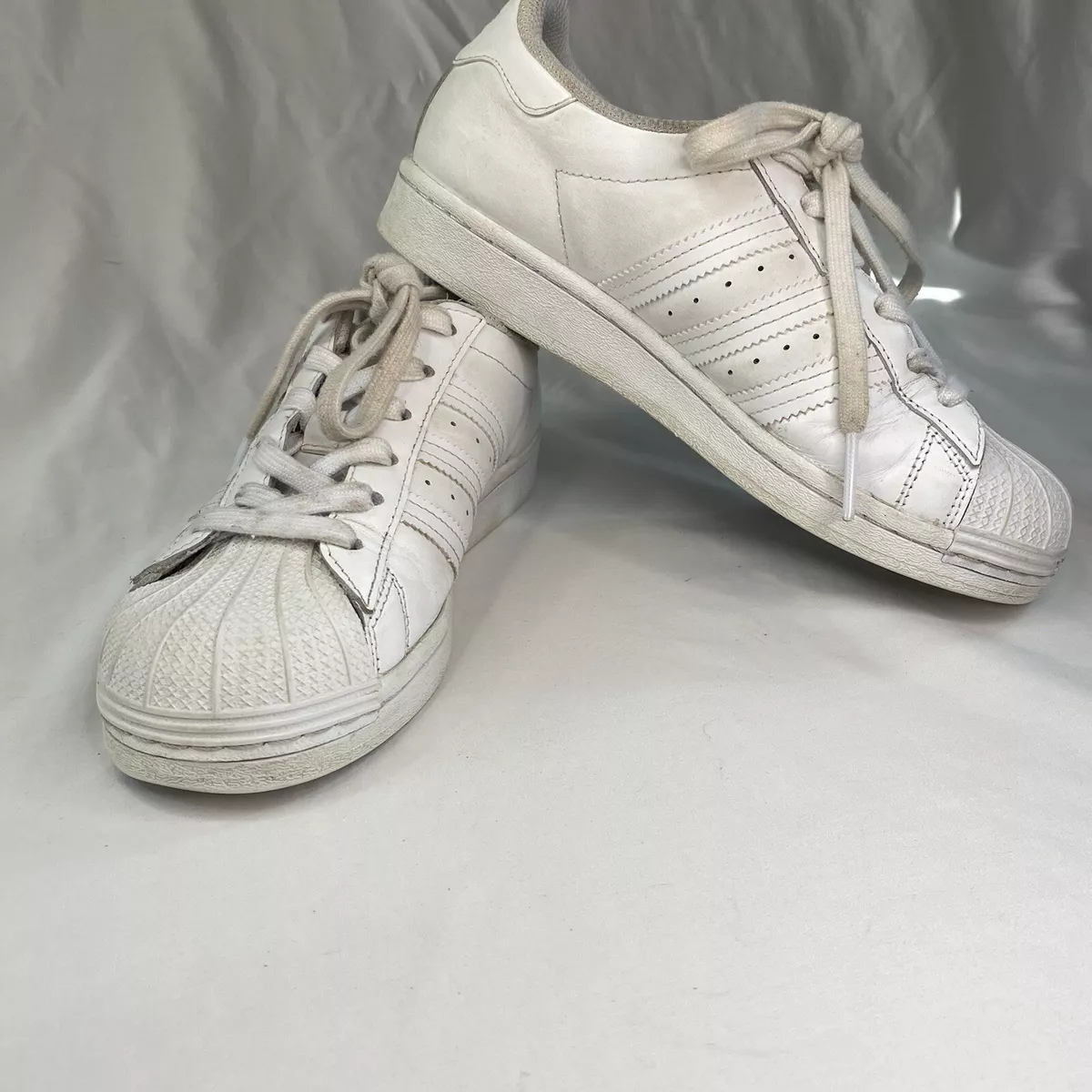 All White Three Strips Adidas Shell Toe Super Star Shoes Size 6 Women’s.