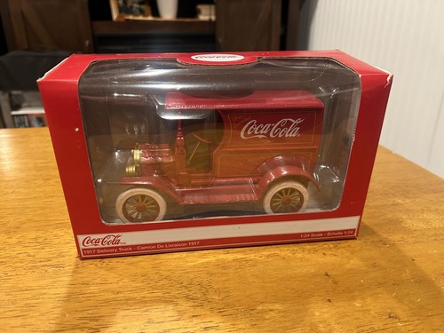 Coca-Cola 1917 Ford Model T 1:24 Scale Die-Cast Car by Motor City Classics NEW