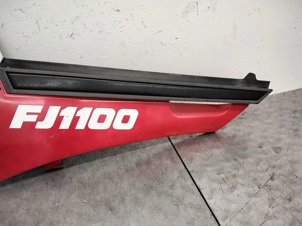Yamaha FJ1100 1984 OEM marco izquierdo cubierta lateral cubierta panel moldura Foto 2 de 4