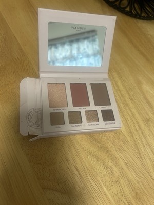 Wander Beauty Island Hop Getaway Eye and Face Palette ~ BNIB ~ Authentic