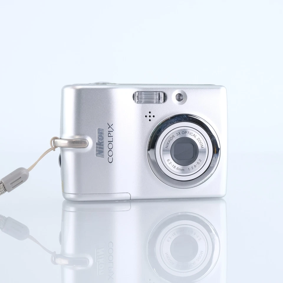 Nikon Coolpix L10 Digital Compact Camera 5.0MP Silver Digicam CCD Sensor Vintage - Image 3 of 4