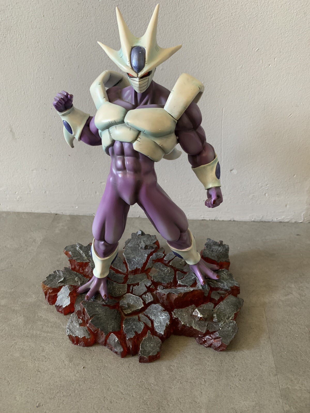 Figurine Dragon Ball Cooler en édition sculptée aux finitions premium