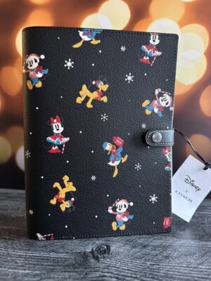 12/25発送 Disney x COACH 新品 ノート ホリデイプリント Coach Disney X Coach Notebook With Holiday Print Christmas Friends