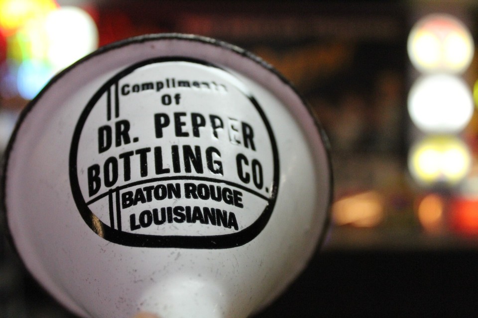 SCARCE 1930s DR PEPPER BATON ROUGE LOUISIANNA ENAMELWARE METAL FUNNEL