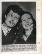 1961 Press Photo Marjorie Steele marries Dudley Sutton in London - hcw33647