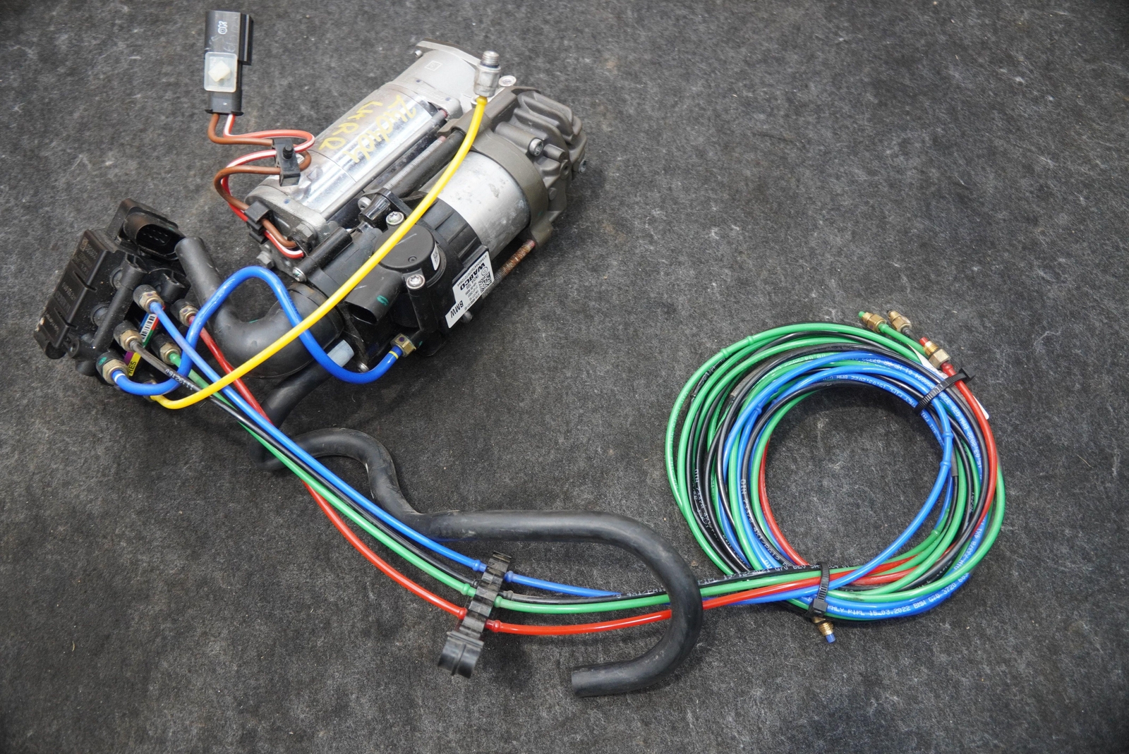 Air Ride Suspension Compressor Supply Device 37206895101 OEM BMW 