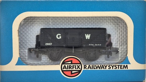 Airfix 54378-7 GWR 7 Planken offener Wagen 29017 mit Ladung in GW grauer Lackierung