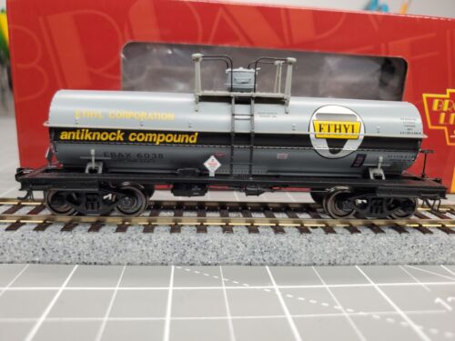 HO Scale Broadway Limited 1950's 6000 Gallon Tank Car Ethyl Corporation (item2) - Picture 1 of 3