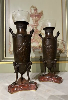 PAIRE DE VASES EN FORME D'AMPHORE DU XIXe EN BRONZE DANS LE GOUT DE BARBEDIENNE - Photo 1/4