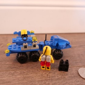 Lego Vintage 1558 Mobile Command Trailer Space Figure & Parts Lot