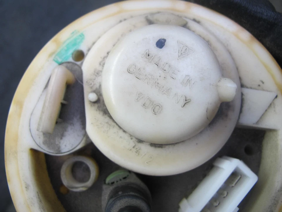 PORSCHE 911 996 2002-2005 3,6 L BOMBA DE COMBUSTIBLE SENSOR DE NIVEL UNIDAD DE ENVÍO JUEGO DE 2 Foto 3 de 4