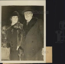 1939 Press Photo Sir Ronald Lady Storrs shown as they cleared customs in Was