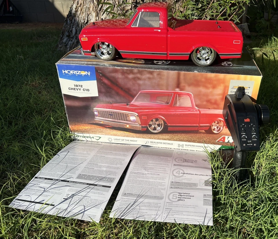 Vaterra RC #VTR03100T2 1972 Chevy C10 Red Pickup Truck  Driven Once - Image 2 of 4