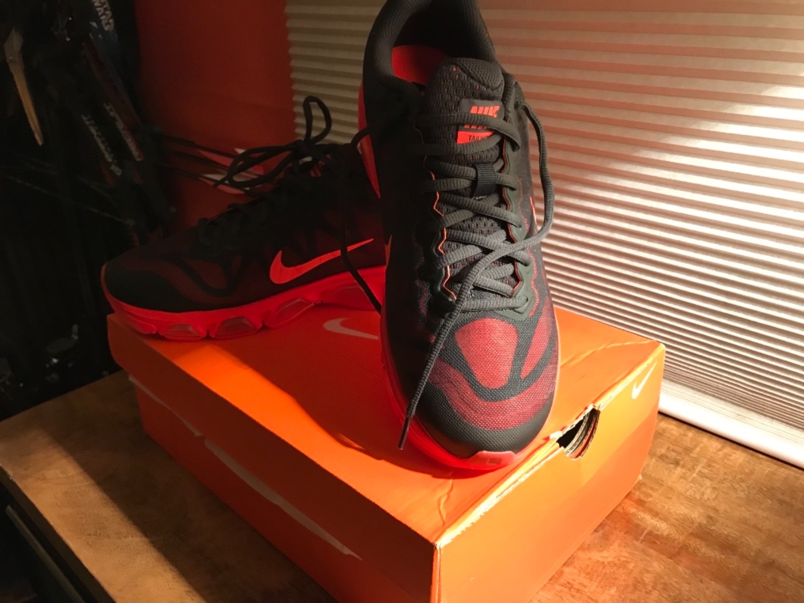Mens nike air max max max shoes 9.5 - New in Box - Authentic - Black and Volcano red 32f09c Mens nike air max max max shoes 9.5 - New in Box - Authentic - Black and Volcano red 32f09c
