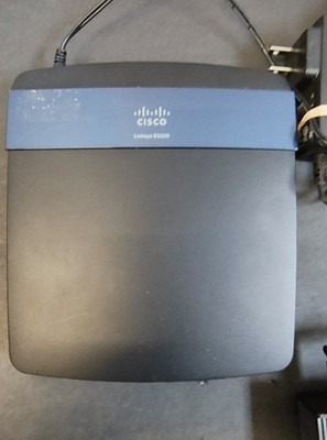 Cisco Linksys E3200 Dual-Band Wireless-N Gigabit Router - 4 Port + USB -(5B) J