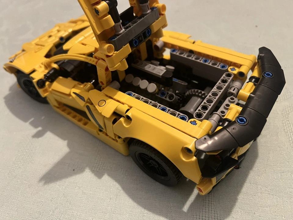 LEGO Technic 42205 Chevrolet Corvette Stingray, foto 3 di 5