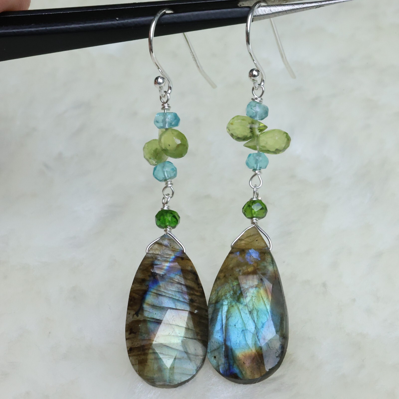 Boucles d'oreilles labradorite et péridot en argent 2218 parfaites pour illuminer votre look d'été