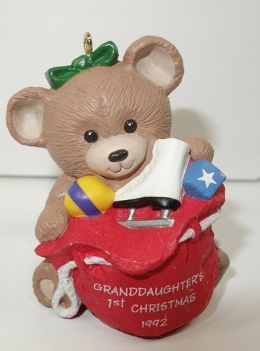Hallmark 1992 Granddaughter’s 1st Christmas Keepsake Ornament Árbol Decoración QX4634 - Imagen 7 de 7