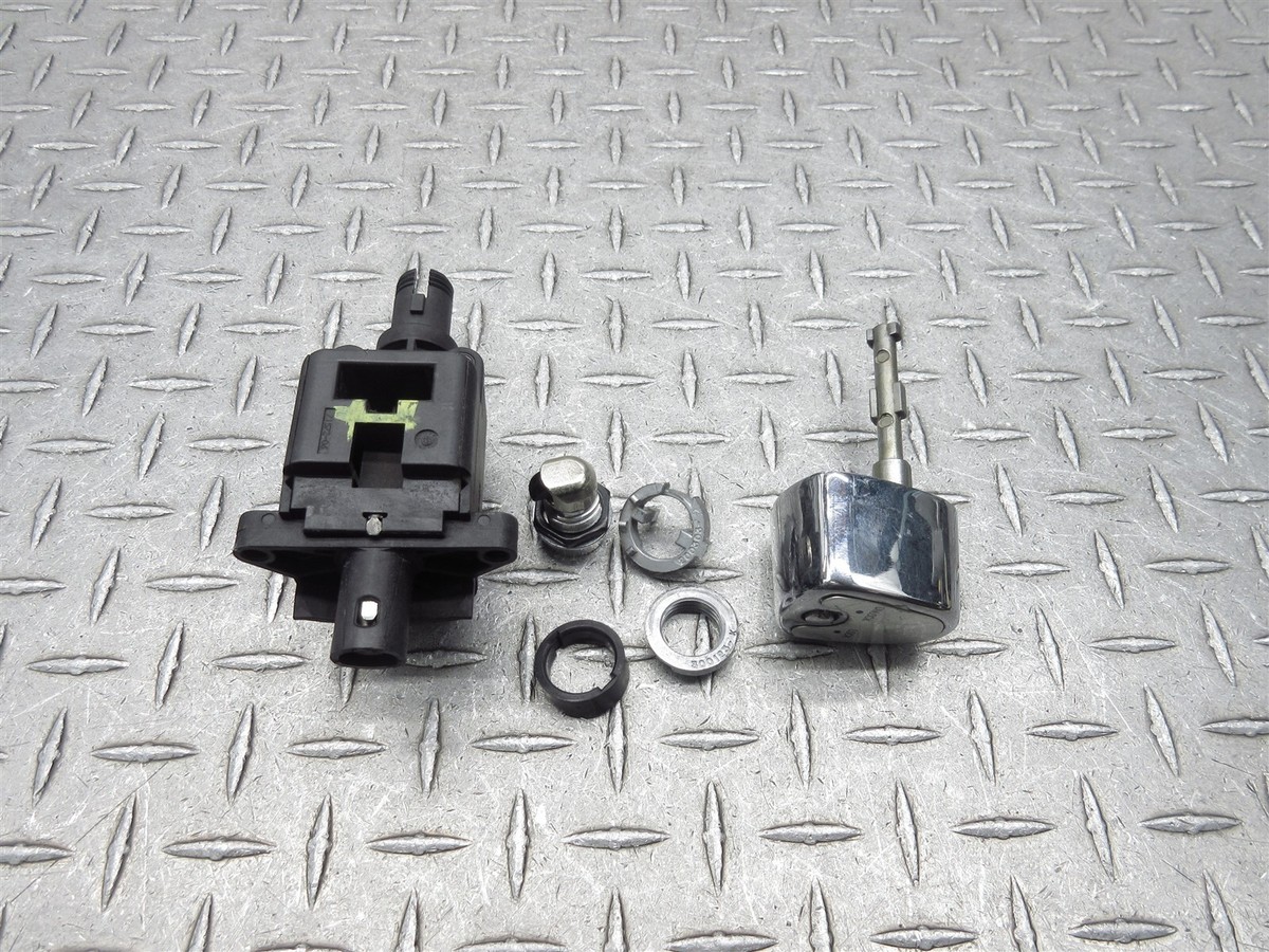 セレクトK 2010 Harley Electra Glide Limited FLHTK Ignition Switch Lock