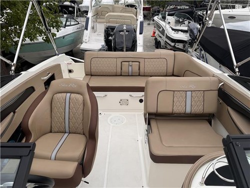 2017 Sea Ray 240 SDX (LOW HRS) - Picture 10 of 17