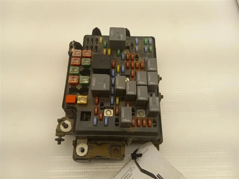 Caja de fusibles motor estilo clásico 06-07 GMC Sierra 1500 15291010 Foto 2 de 4