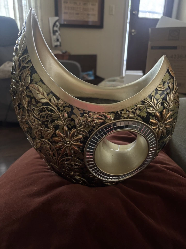 Jarrón dorado único en forma de media luna Judy Sha Ok iluminación OK-4238-V1 Foto 4 de 4