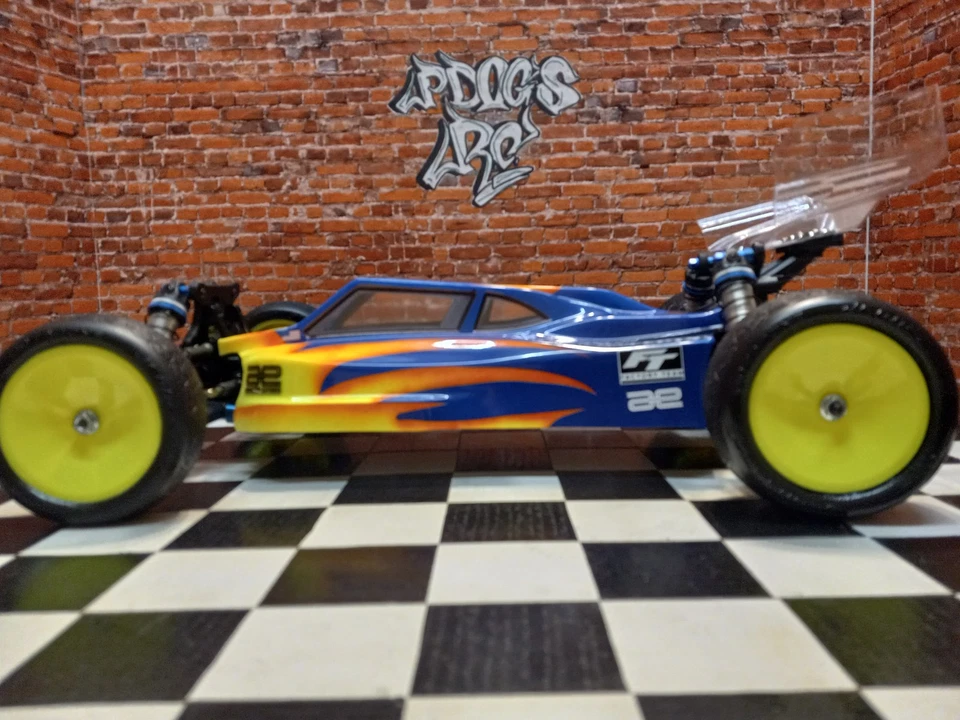 TEAM ASSOCIATED B74.1D 4WD ROLLER W/CUSTOM PAINTED BODY - Image 3 of 4