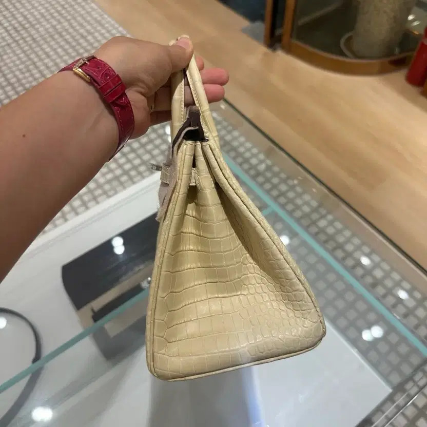 Hermes Birkin 25 Ivory Crocodile Leather Bag thumbnail 4