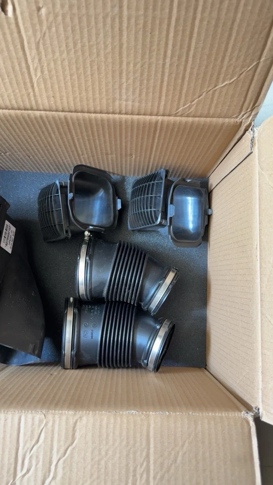 JUEGO DE MONTAJE DE ADMISIÓN CARCASA FILTRO AIRE BMW F90 F91 F92 F93 M5 M8 18-23 OEM Foto 3 de 4