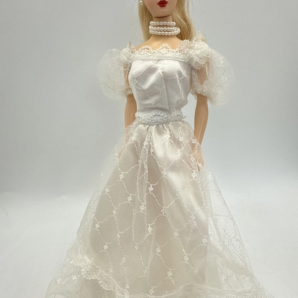 Conjunto de Barbie de colección vestido de novia genuino etiqueta de Barbie sin muñeca broches de presión de metal Foto 2 de 4