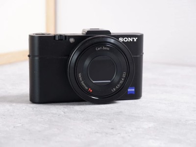 Sony Cyber-Shot RX100 M2 RX100 II 20.2 MP Digital Camera Flip the