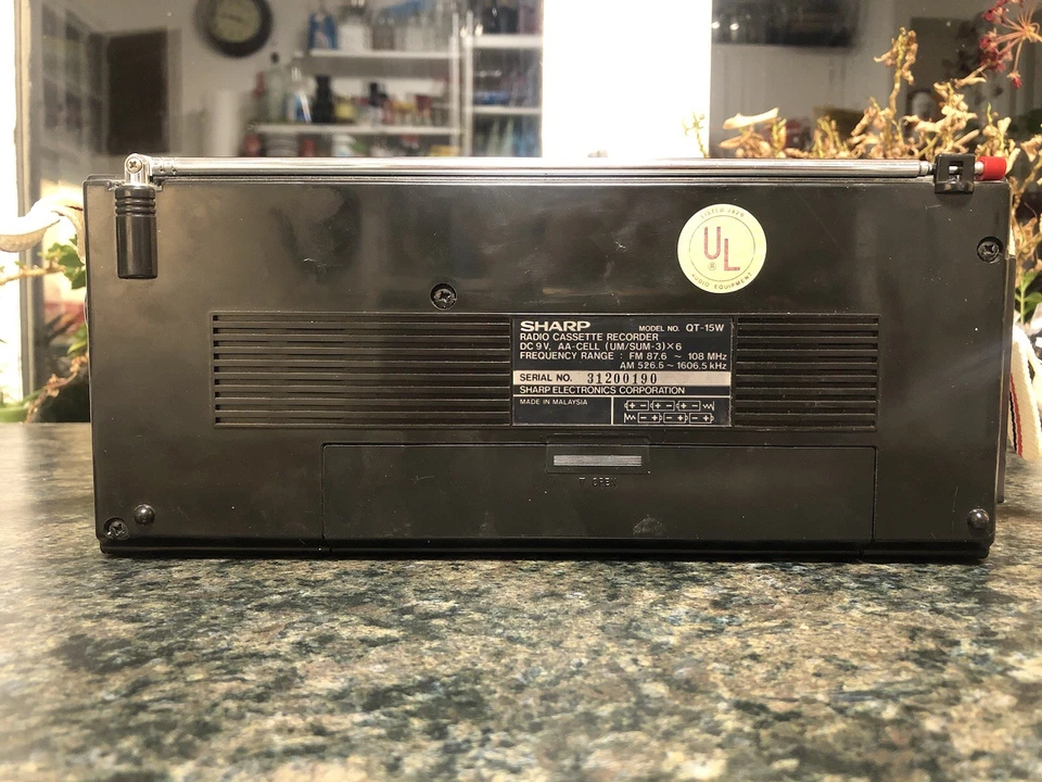 Raro reproductor y grabadora de radio casete Sharp QT-15W de 1980 ¡ESCASO BONITO! Foto 4 de 4