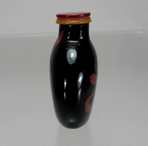 A RARE Cinnabar-Red Overlay Black Glass Snuff Bottle, Qing Dynasty, 18th/19th C. - Picture 4 of 10