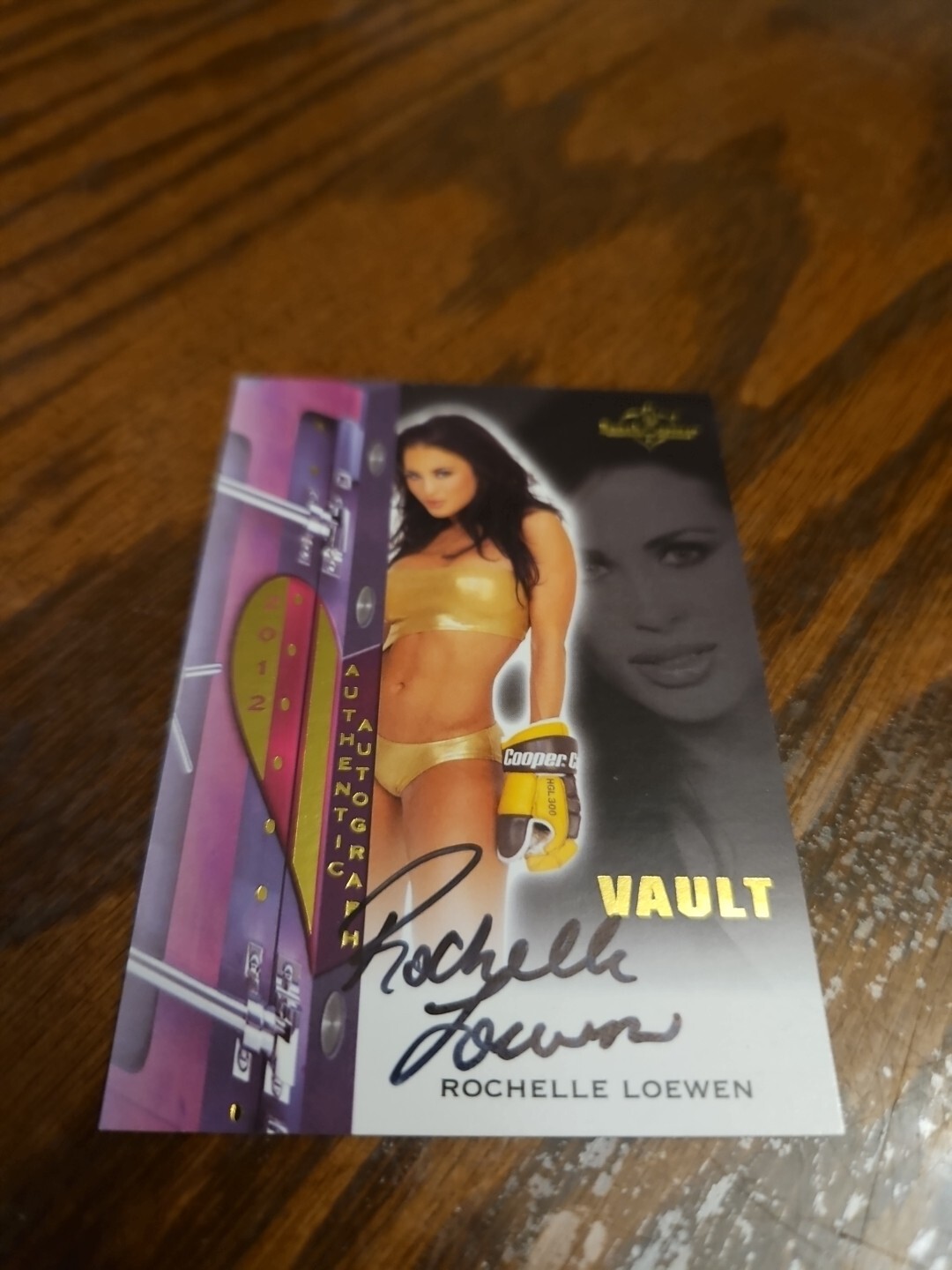 Benchwarmer 2012 Rochelle Loewen Vault Autograph Gold Foil Card Auto Playboy WWE