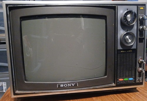 Sony Trinitron KV-1201 12 inch Television - No Antenna, Working - Retro Gaming - Picture 1 of 8