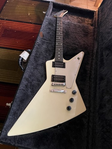 Gibson Explorer ’76 Reissue White With Hard shell Case Case