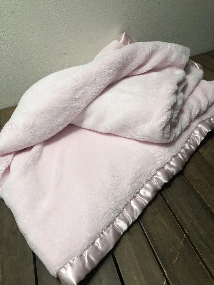 Simply Shabby Chic TWIN Plush Blanket Soft Pink Satin Trim 2Ply 65x91” Excellent - Image 2 of 4