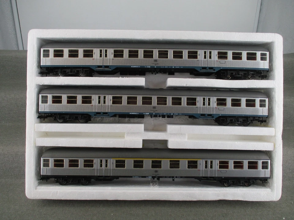 ADE Spur H0 B3030/3031 Personenwagen Set 3-tlg. Nahverkehrswagen Silberling OVP - Bild 2 von 4