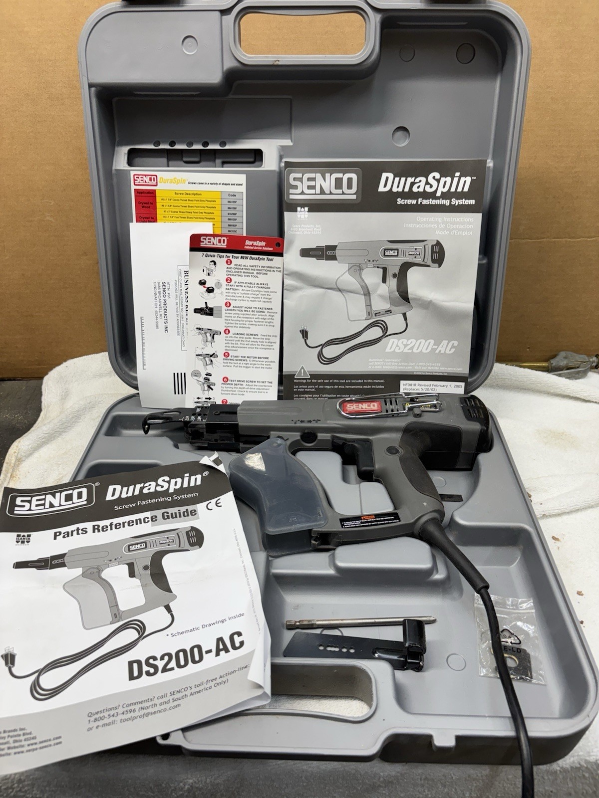 Senco Duraspin DS200 AC Screw gun With Case And Bits