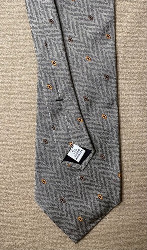 Paul Fredrick Tie Gray Herringbone w/ fun pattern, Silk 56"x4". 100% Silk - Picture 3 of 5