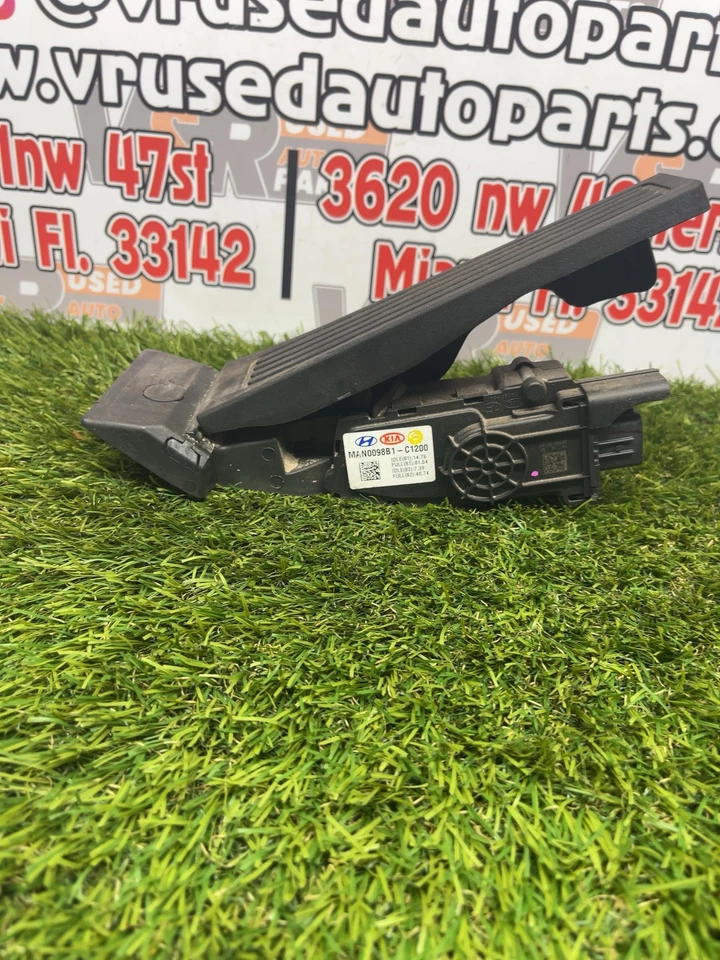 ✅ 2017 HYUNDAI SONATA Pedal Assembly OEM - Image 2 of 4