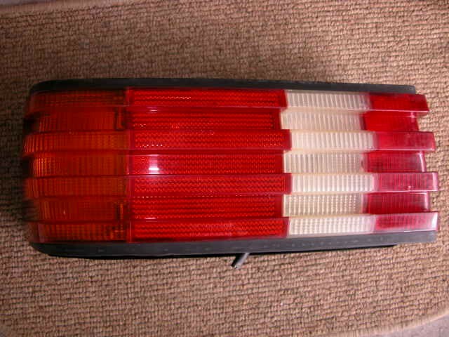 テールライト 赤と白 ストライプ　ベンツW126　560SEL　ケーニッヒ 86-92 Mercedes W126 420SEL 560SEL Tail Light Tail Lamp Rear Right
