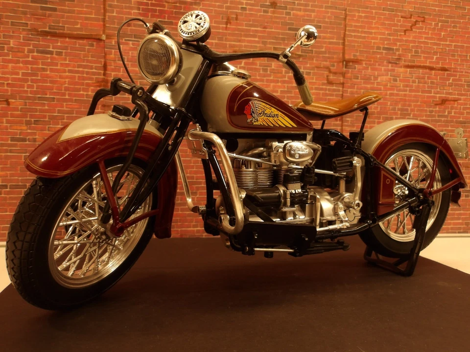 New Ray 1938 Indian Four Motorcycle collection 1:6 DieCast & Plastic 12" Figure - Image 3 of 4