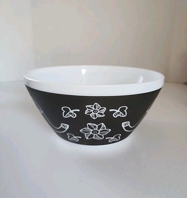 Pyrex Vintage Charm 