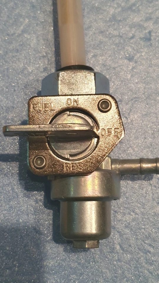 AJS Regal Raptor 125 gasolina grifo combustible motocicleta Reino Unido calidad A1 MadMopeds  Foto 3 de 4