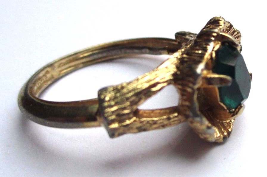 Bague Vintage Réglable Avec Cristal Vert émeraude - Bijou Ancien Couleur Or - Occasion