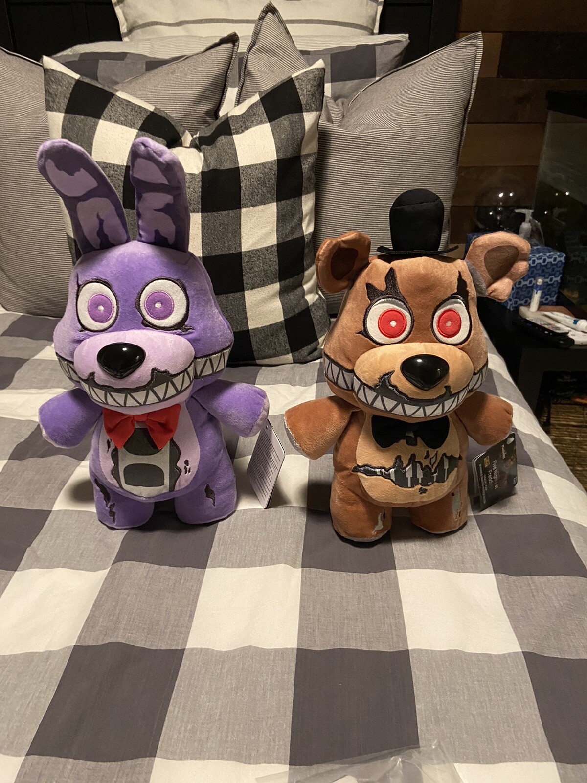 i got the unreleased 10 inch nightmare freddy plush hot topic