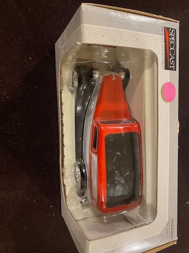 SpecCast 1934 Ford Sedan Delivery Die Cast Bank Street Rod Series white red - Picture 2 of 4