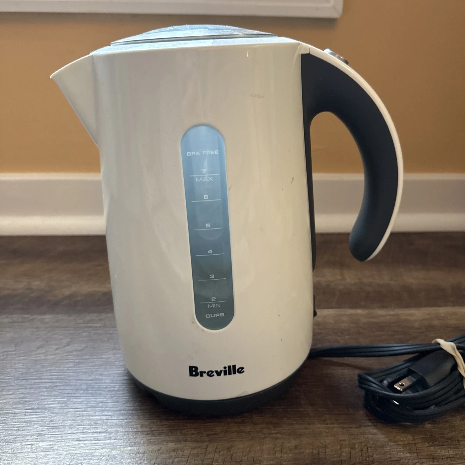 Breville BKE625 Kettle 7-Cup Electric Kettle White